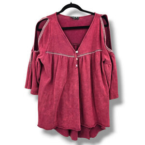POL Women's Boho Mineral Wash Cold Shoulder V Neck 3/4‎ Sleeve Top Red Small